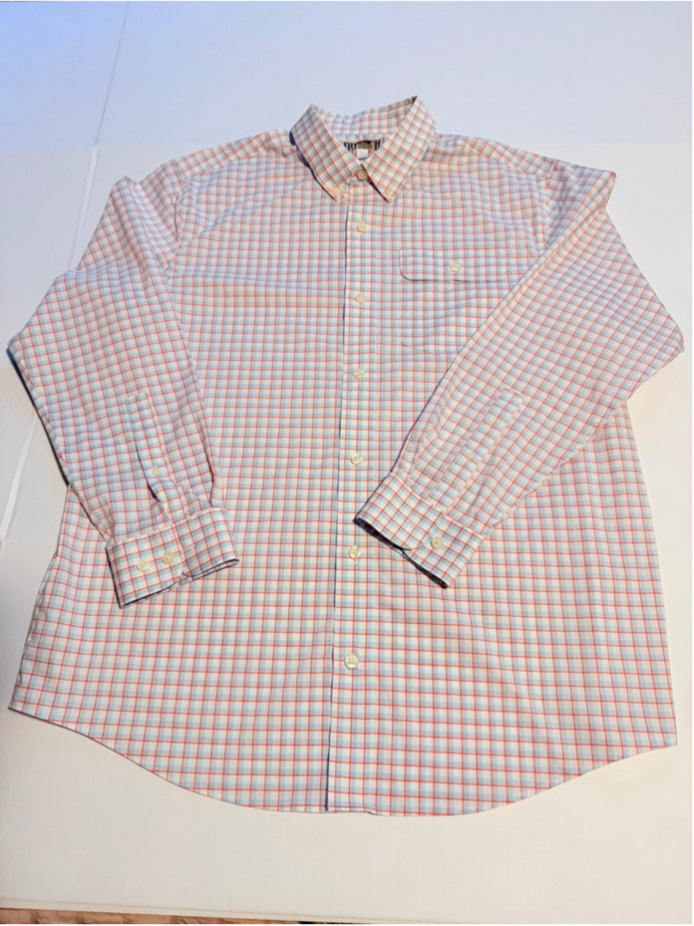 Duluth trading men’s wrinkle fighter blue red white plaids sz L